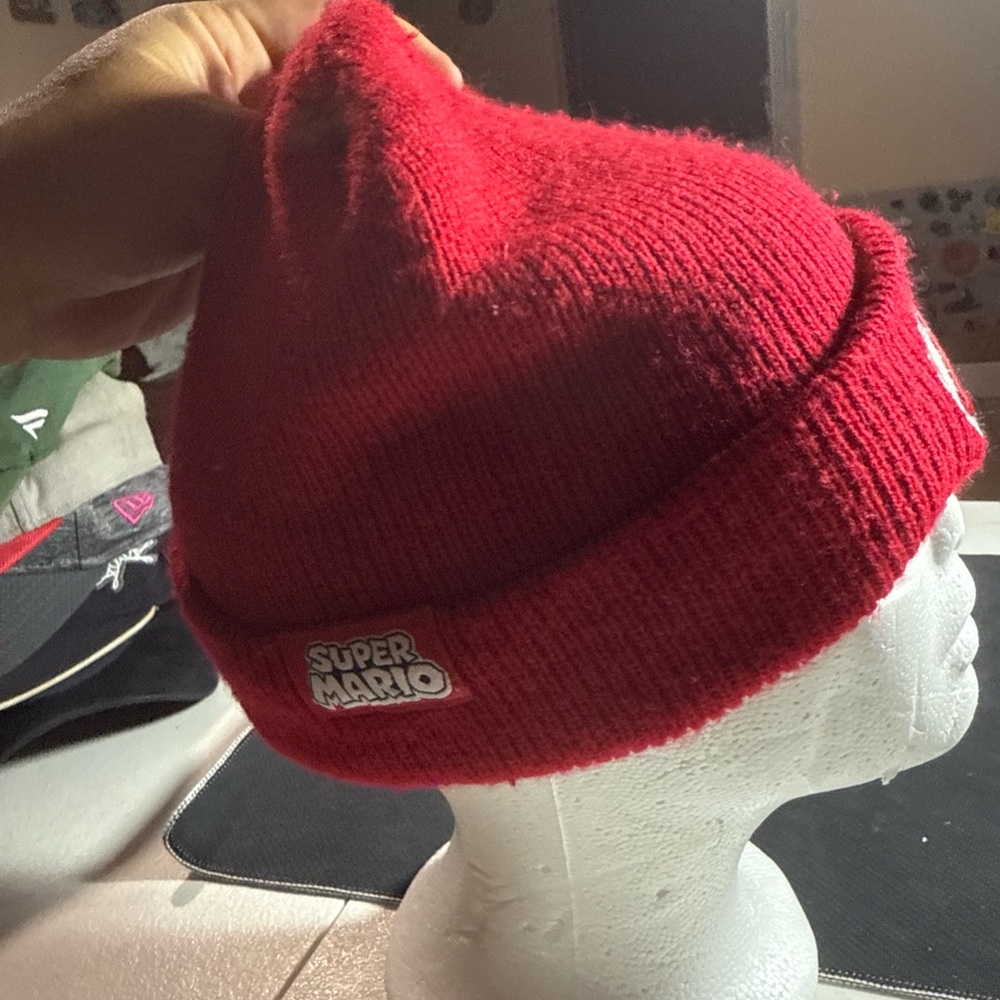 Nintendo 2017 super Mario knit red beanie pom gamer hat official - Picture 3 of 5